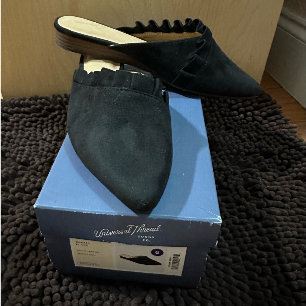 RUFFLE BLACK FLATS